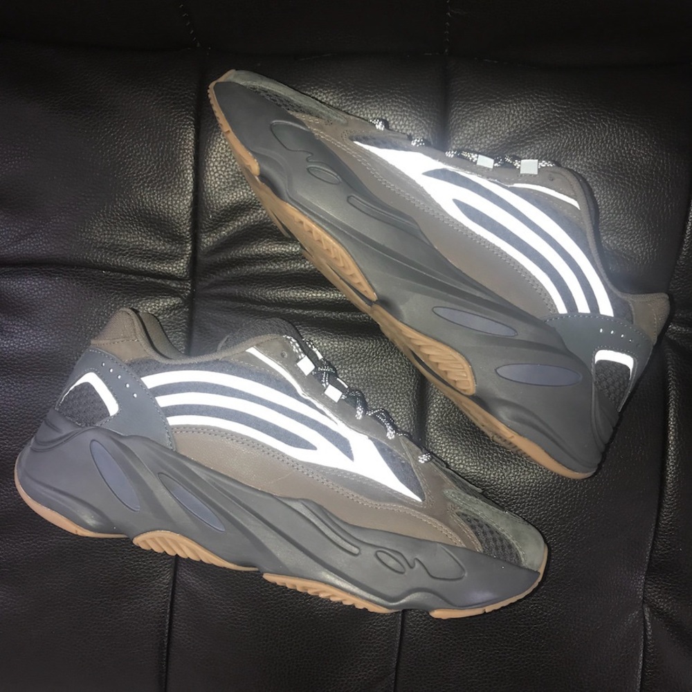 YEEZY 700 V2 GEODE